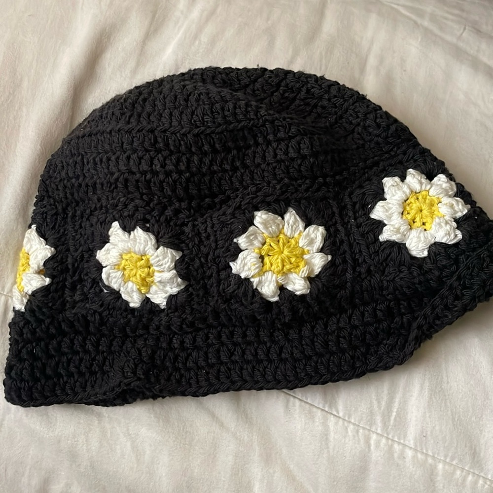 CUSTOM KNITTED FLORAL BUCKET HAT🌼